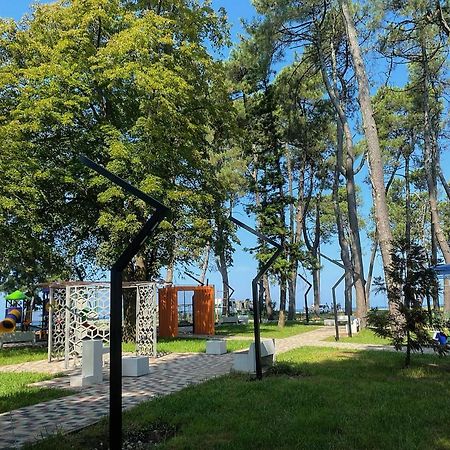 Guest House Kobuleti On Aghmashenebeli Esterno foto