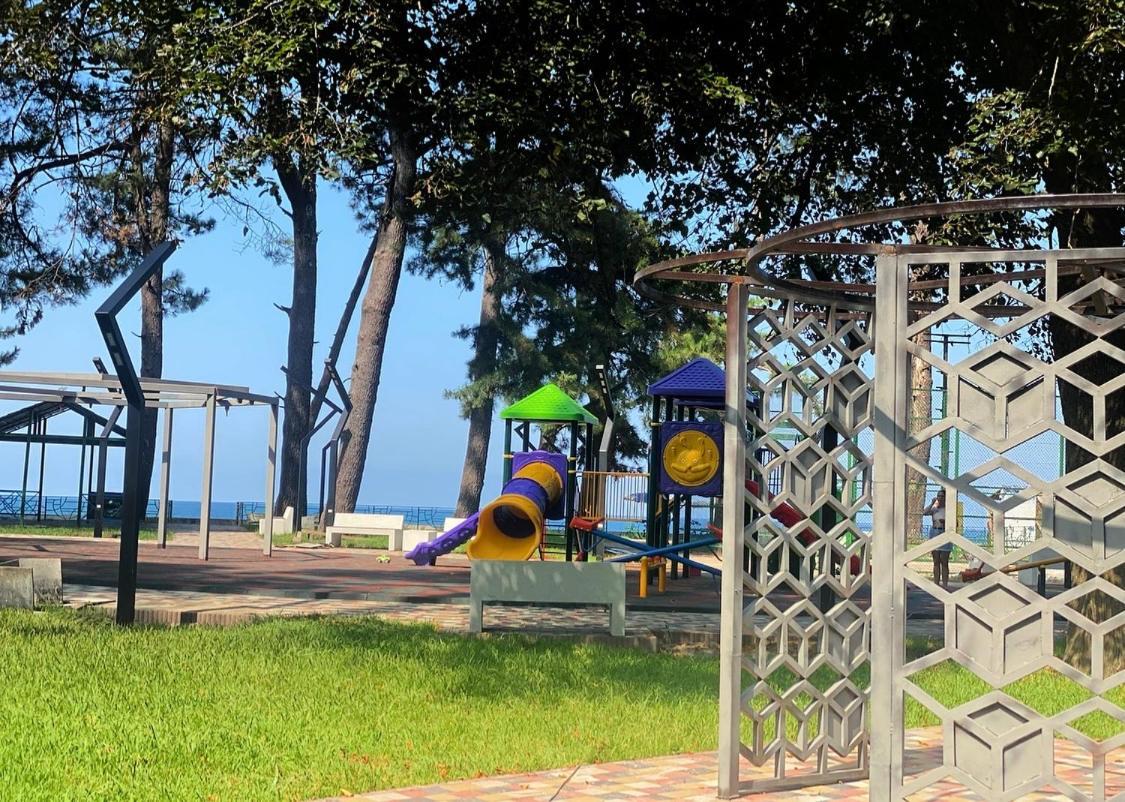 Guest House Kobuleti On Aghmashenebeli Esterno foto