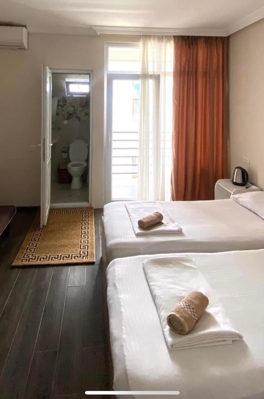 Guest House Kobuleti On Aghmashenebeli Esterno foto