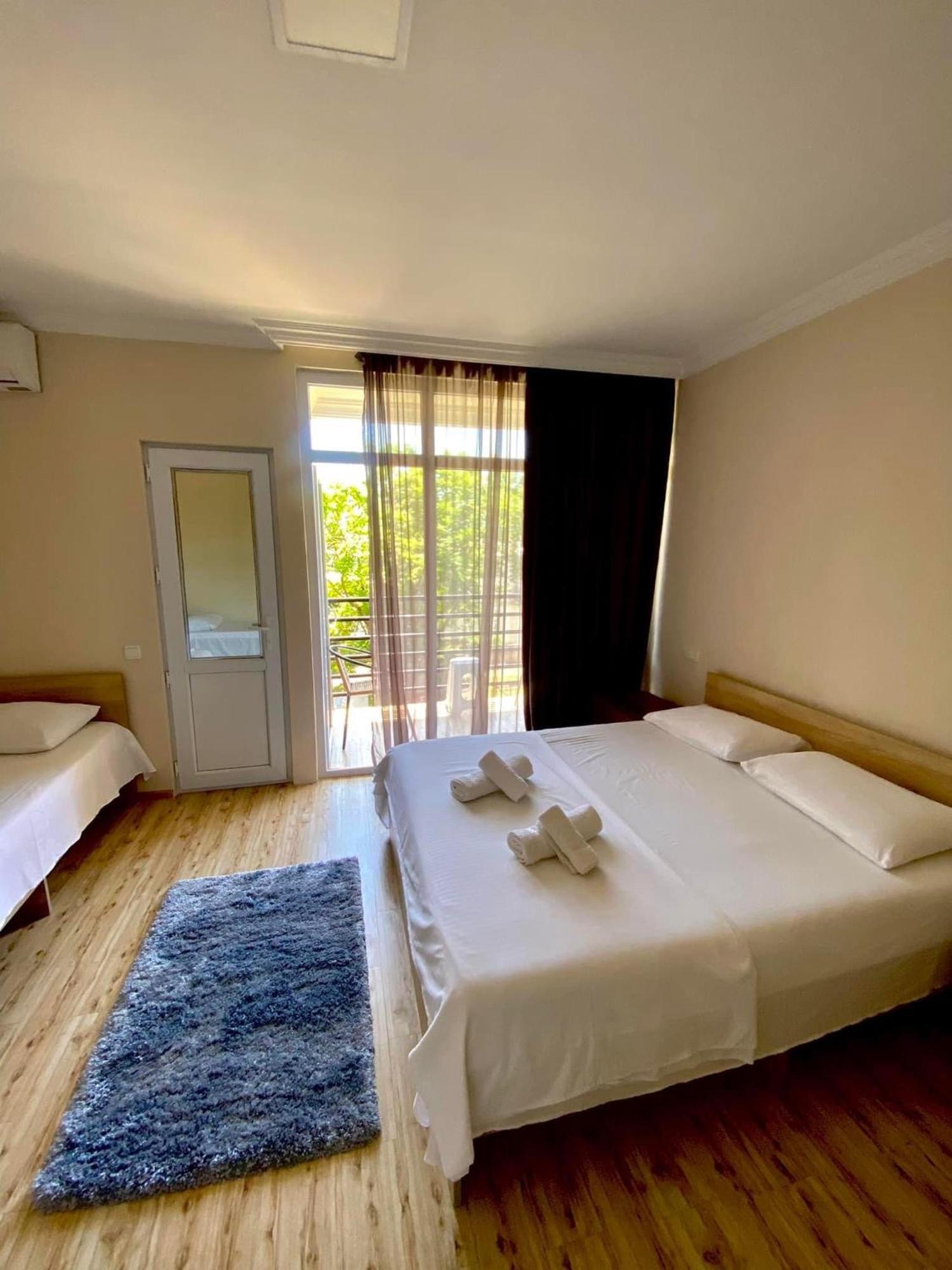 Guest House Kobuleti On Aghmashenebeli Esterno foto