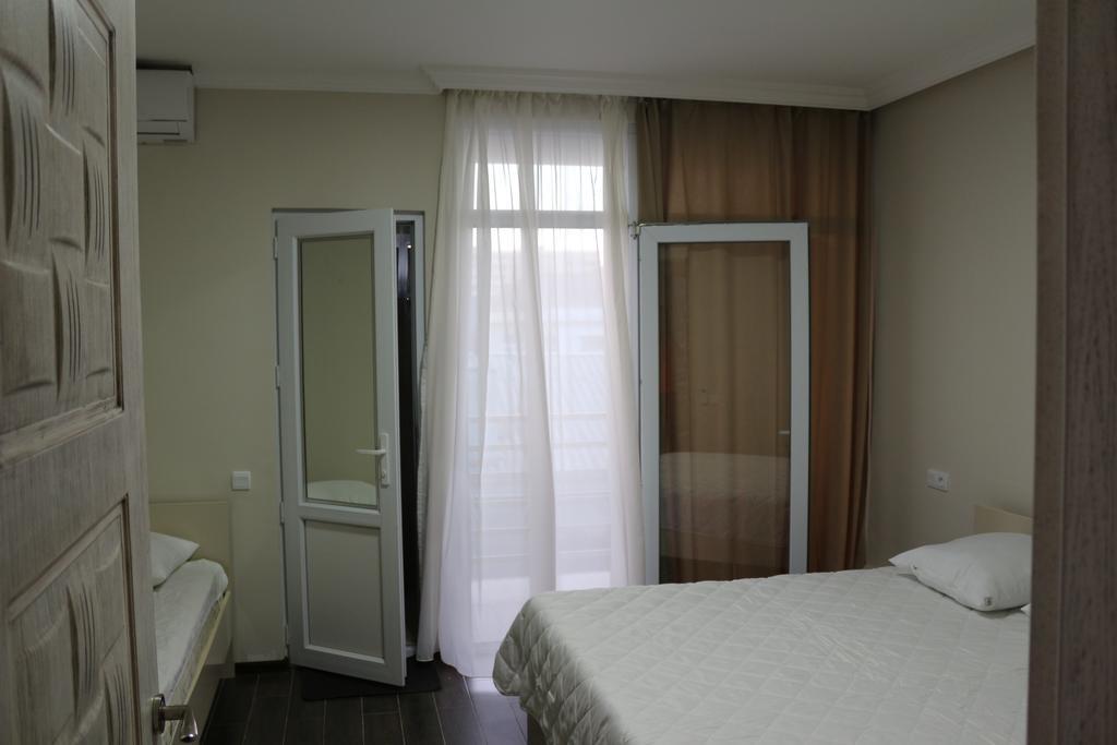 Guest House Kobuleti On Aghmashenebeli Esterno foto