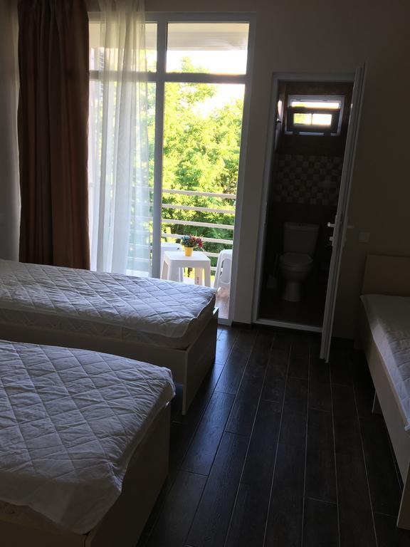 Guest House Kobuleti On Aghmashenebeli Esterno foto
