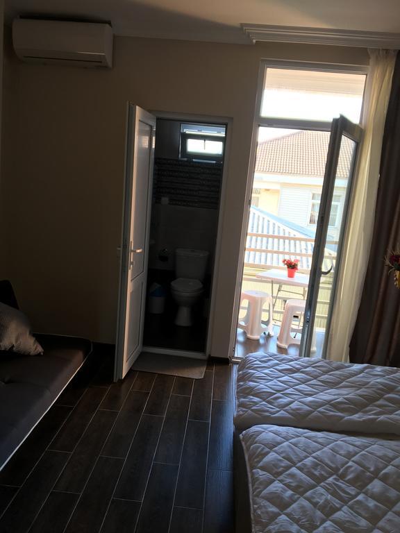 Guest House Kobuleti On Aghmashenebeli Esterno foto