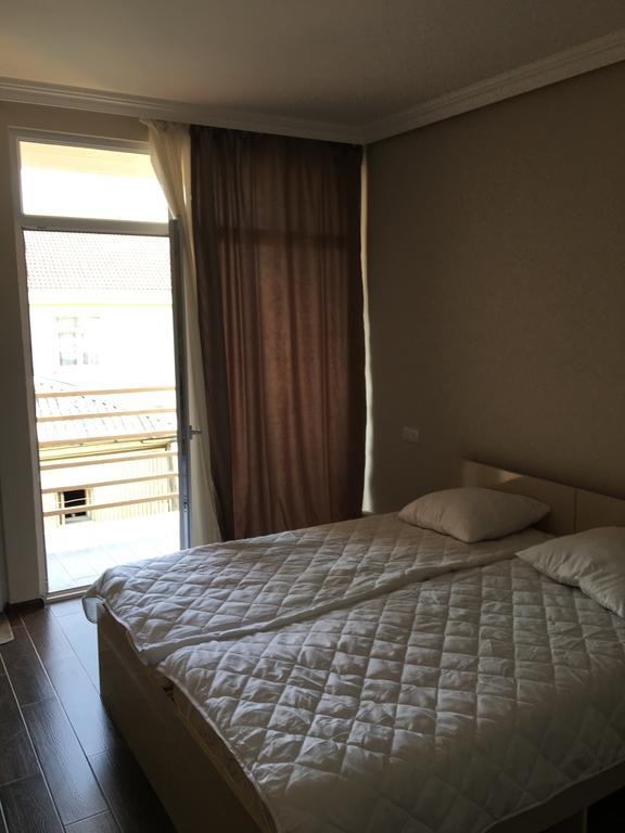 Guest House Kobuleti On Aghmashenebeli Esterno foto