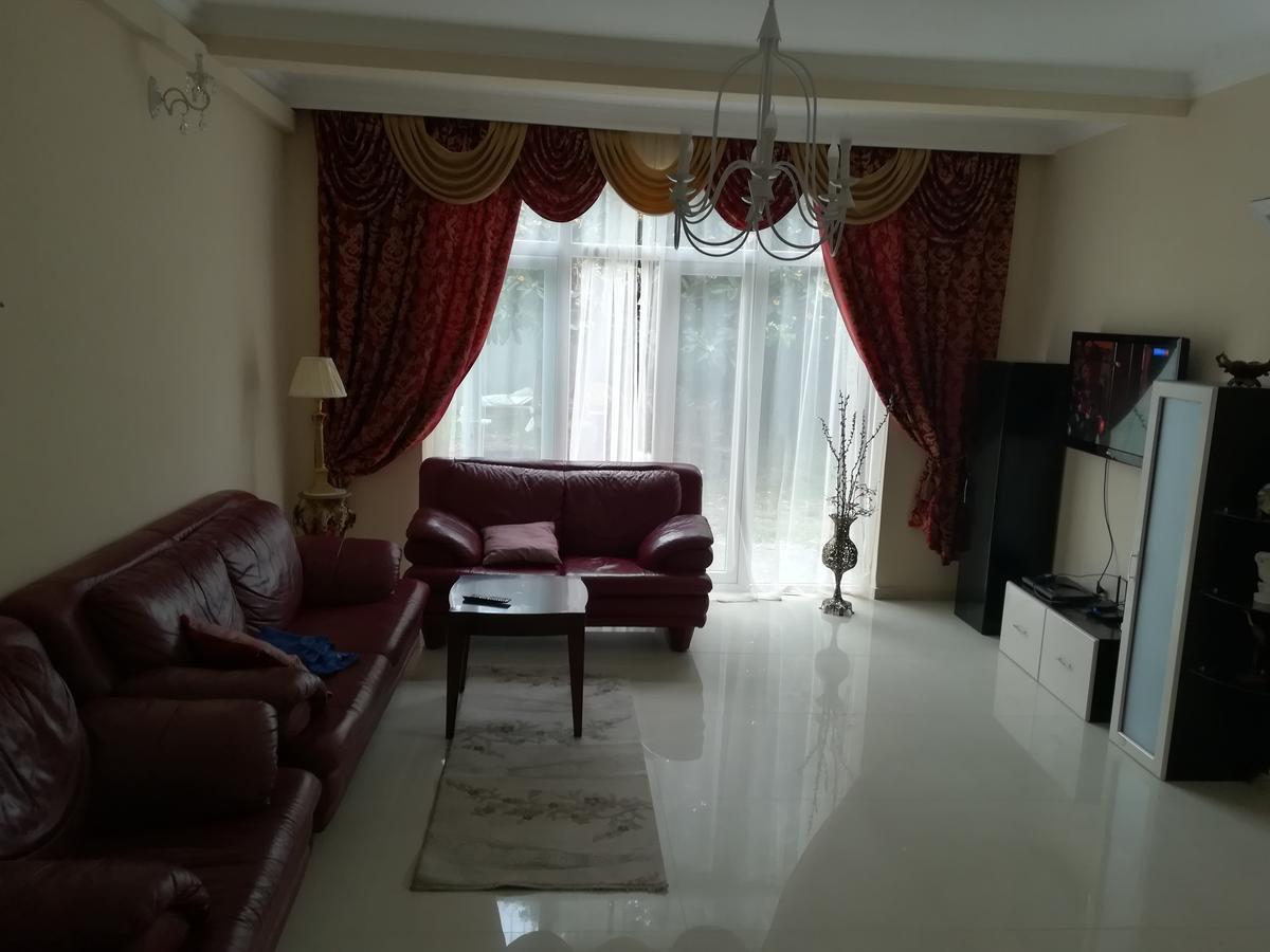 Guest House Kobuleti On Aghmashenebeli Esterno foto