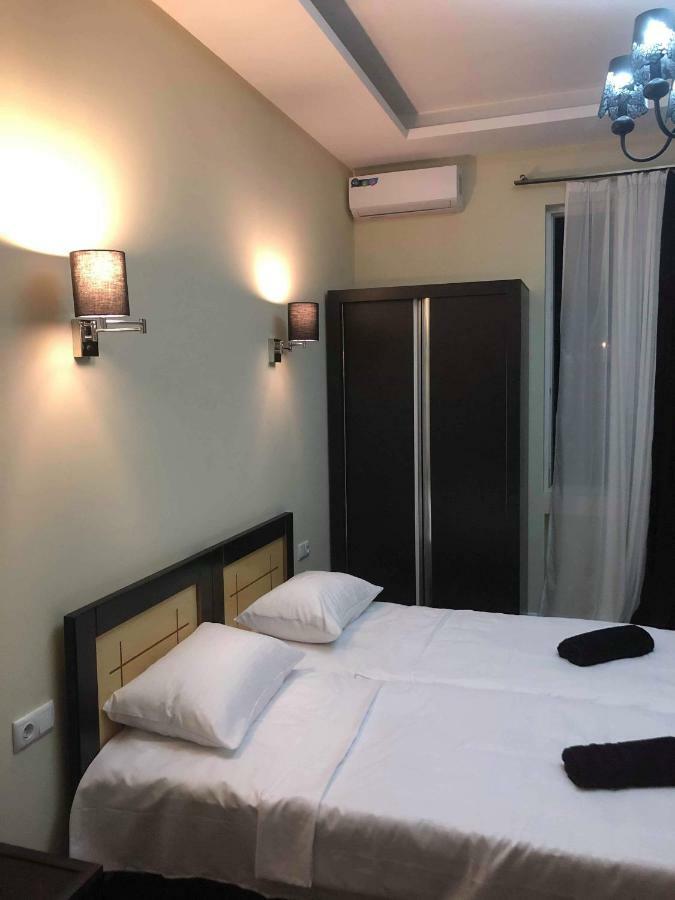 Guest House Kobuleti On Aghmashenebeli Esterno foto