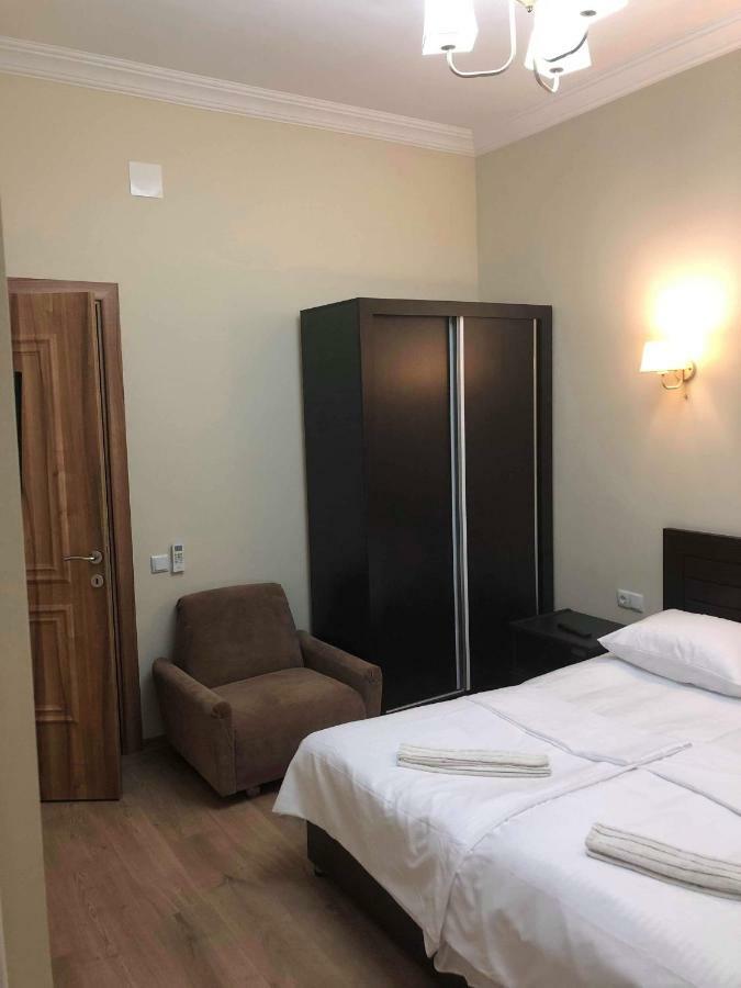 Guest House Kobuleti On Aghmashenebeli Esterno foto