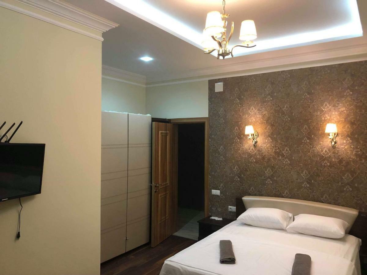 Guest House Kobuleti On Aghmashenebeli Esterno foto