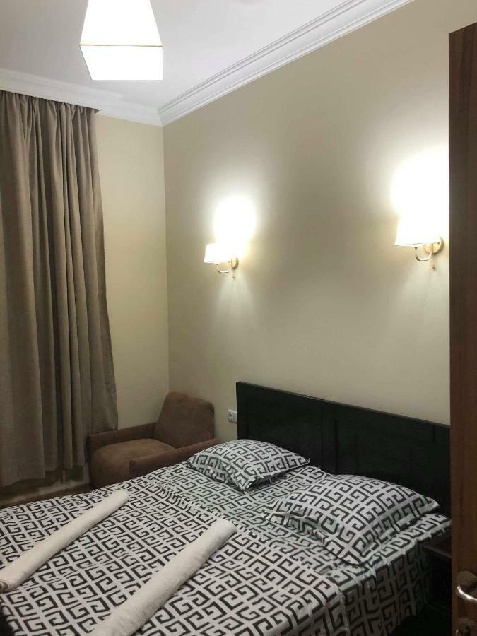 Guest House Kobuleti On Aghmashenebeli Esterno foto